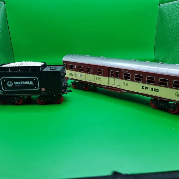 TEMI G1 Classical Locomotive Lot 2 Cars, Scenery, Tracks, People, Signs - Picture 6 of 6